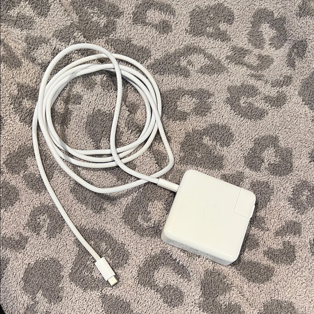 Apple USB-C Power Adapter - Picture 2 of 7